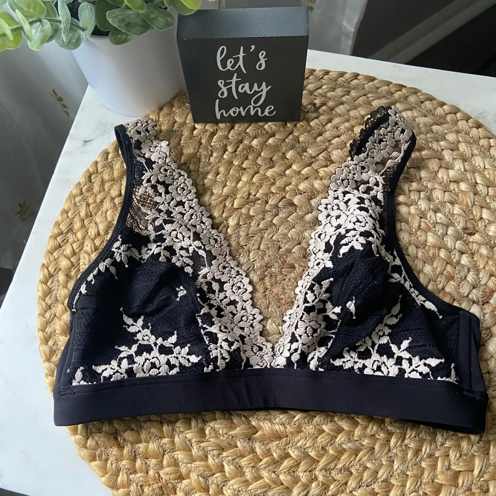 Wacoal Black Cream Embroidered Floral Lace Bralette